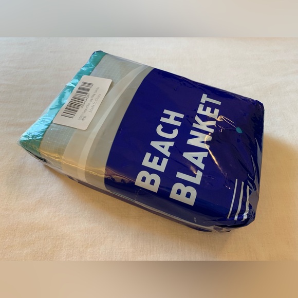 NIB - Sandproof 79” X 82” Oversized Beach Blanket in Color: Lake Blue - Picture 9 of 13